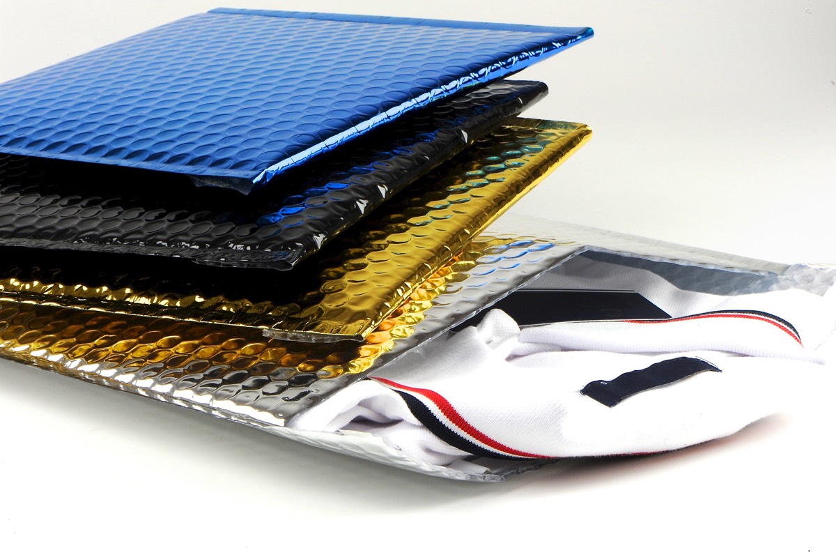 Kuplapussi metallinpunainen