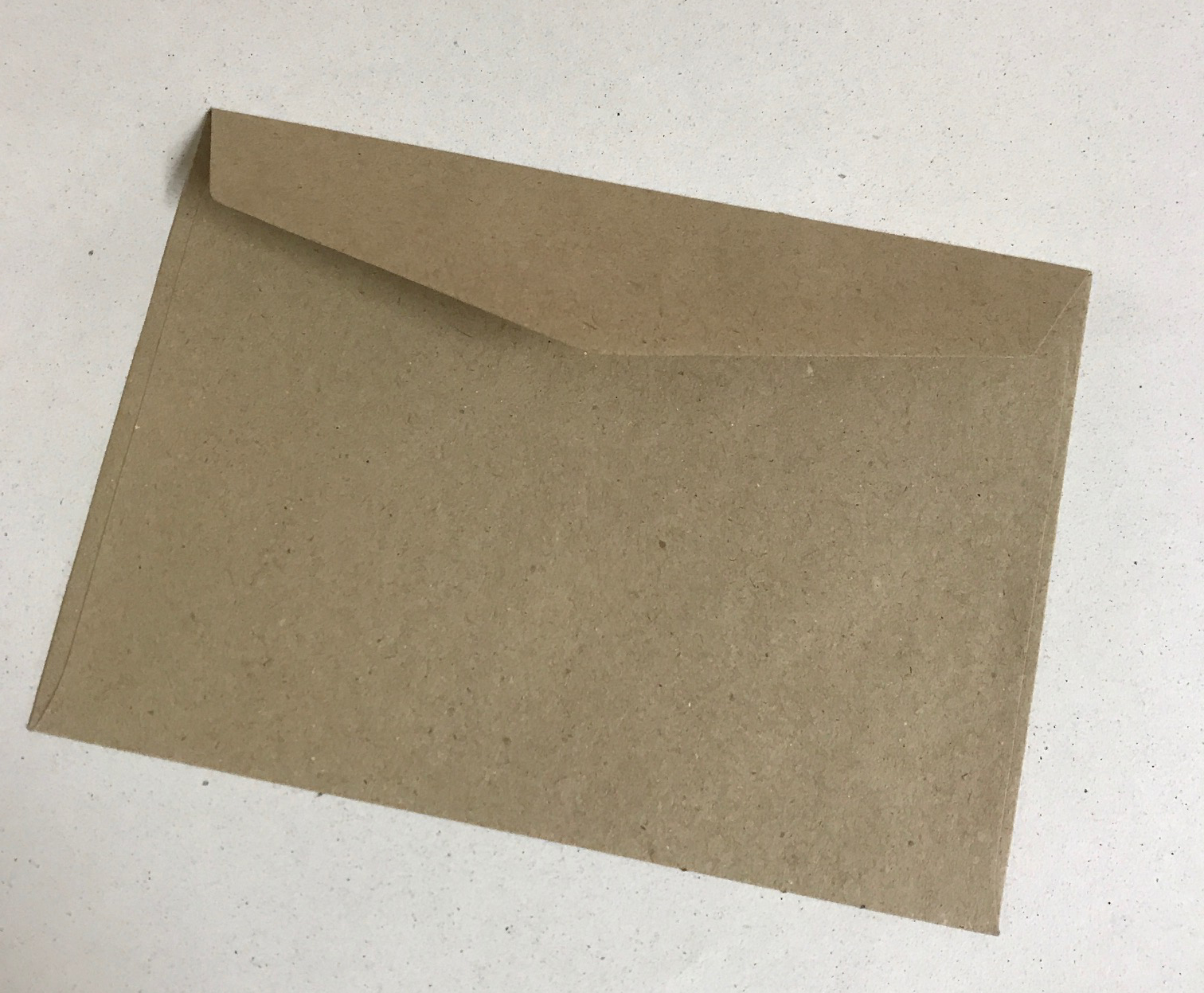 Nature-kirjekuori C6 100g liimattu